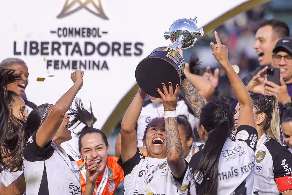 54863798069-65fd2c5aa8-k Corinthians conquista a Libertadores Feminina e garante vaga na Copa dos Campeões da FIFA